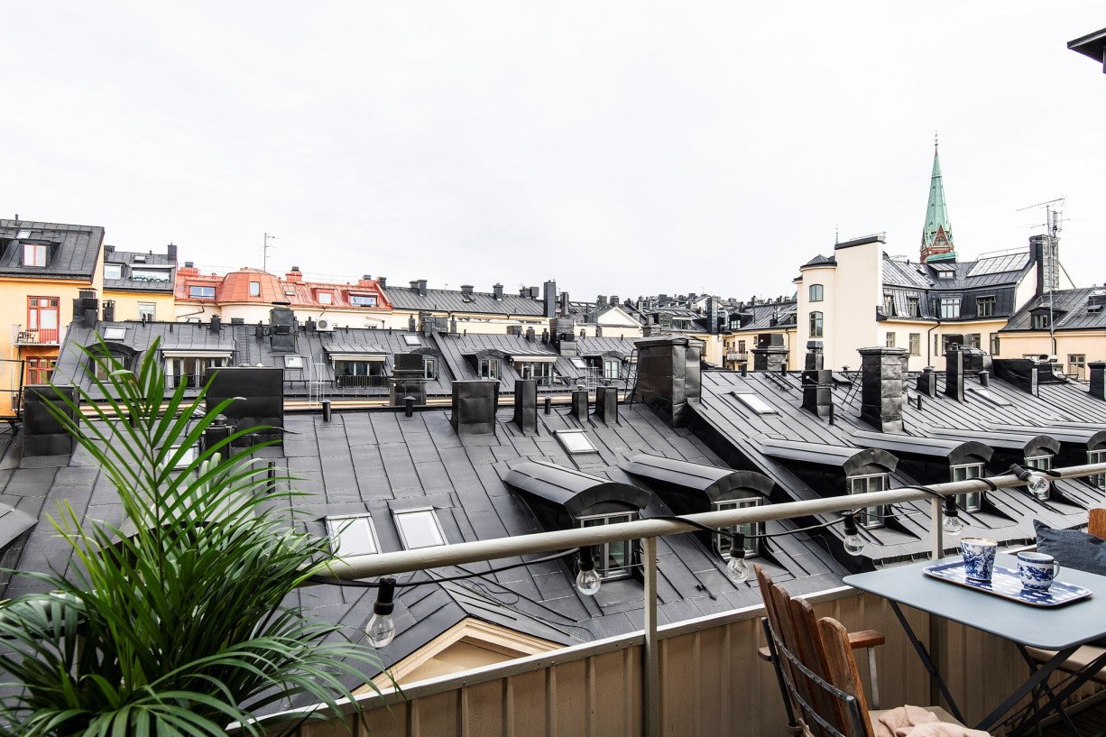 Med högt läge och mysig utsikt över omgivande takåsar Luntmakargatan 63, 5tr