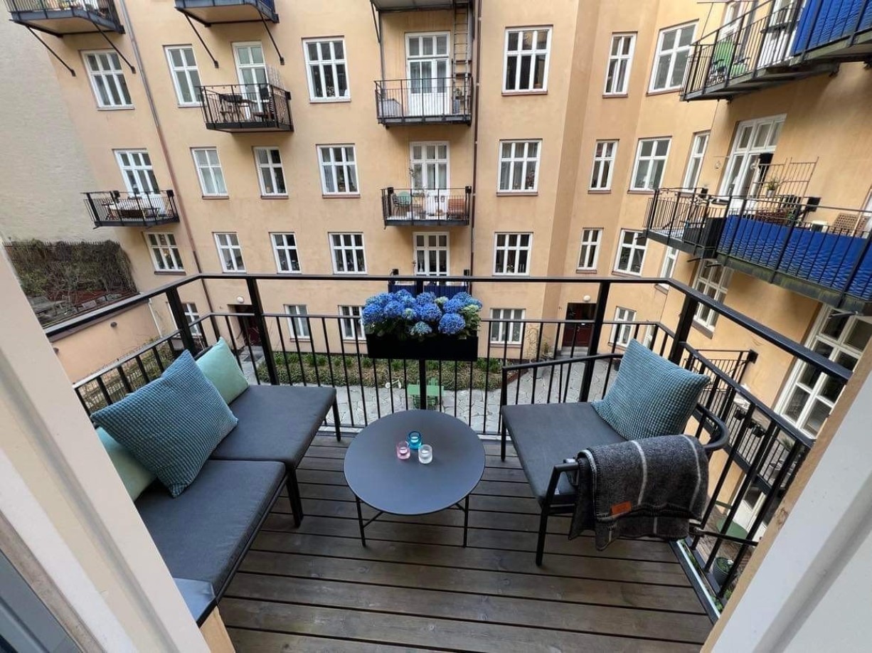 Mysig balkong mot gården Alströmergatan 6, 2tr