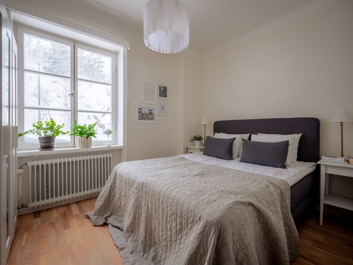 Rymligt sovrum i insynskyddat läge mot lugn gata Igeldammsgatan 38