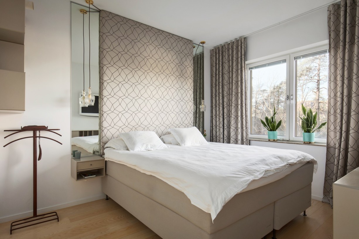 Master bedroom med badrum on suite och walk in closet Bengt Färjares väg 34