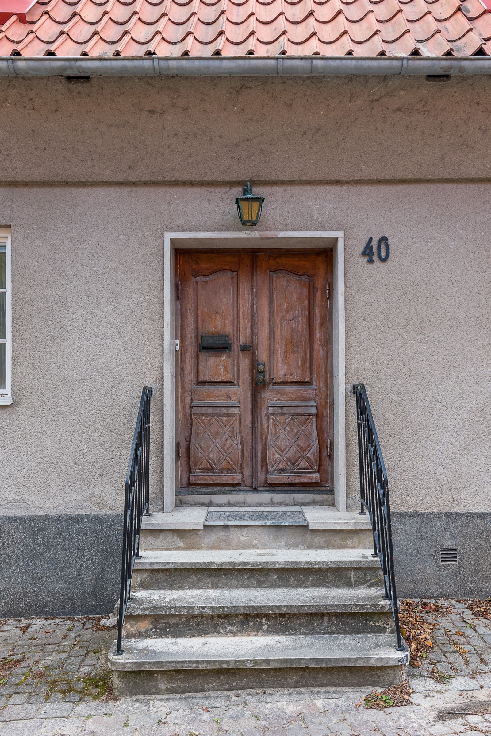 Huvudentré från Tranhusgatan. Nu tar vi en titt invändigt Tranhusgatan 40