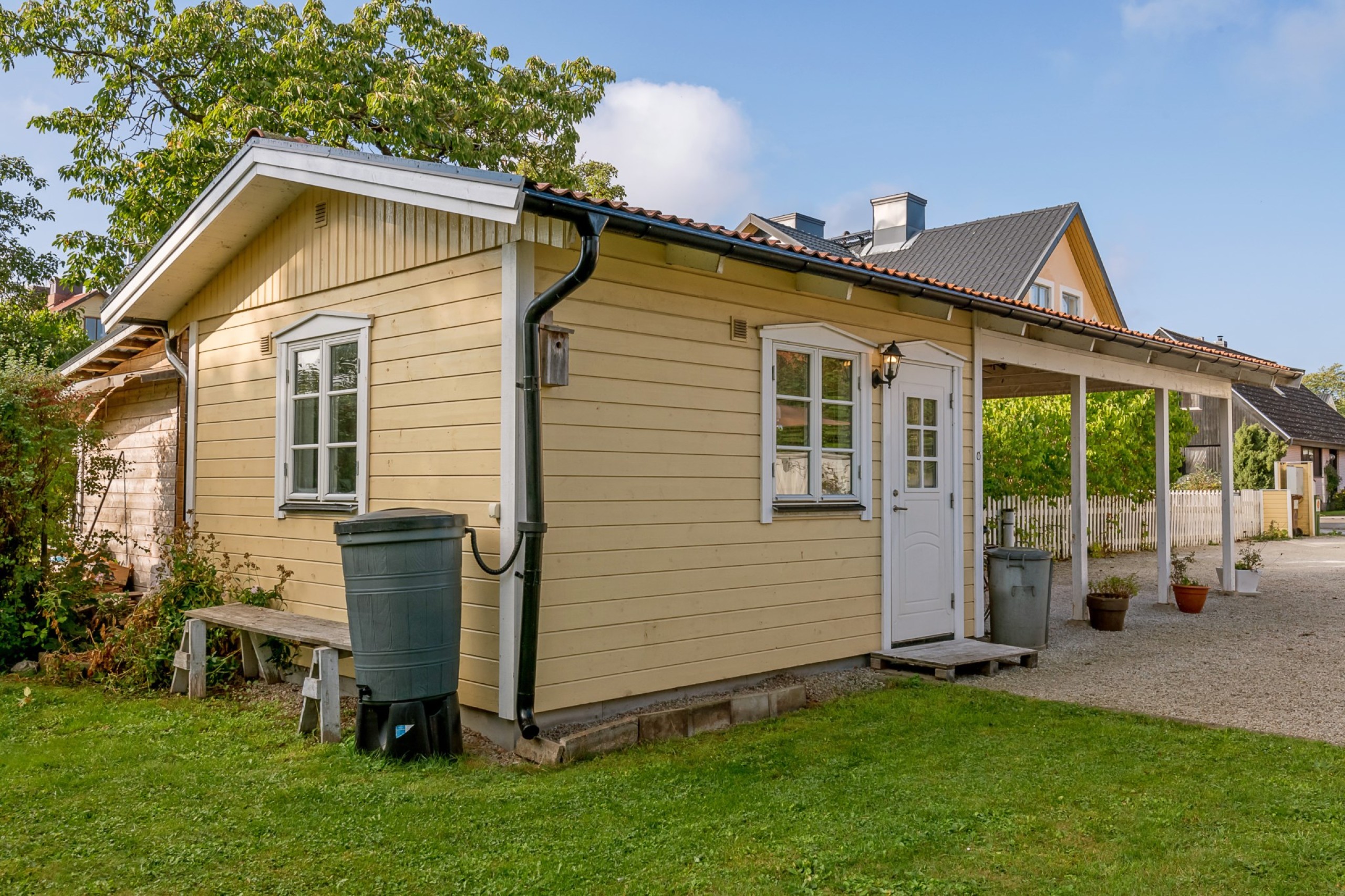 Isolerad gäststuga och carport Södervärnsgatan 9