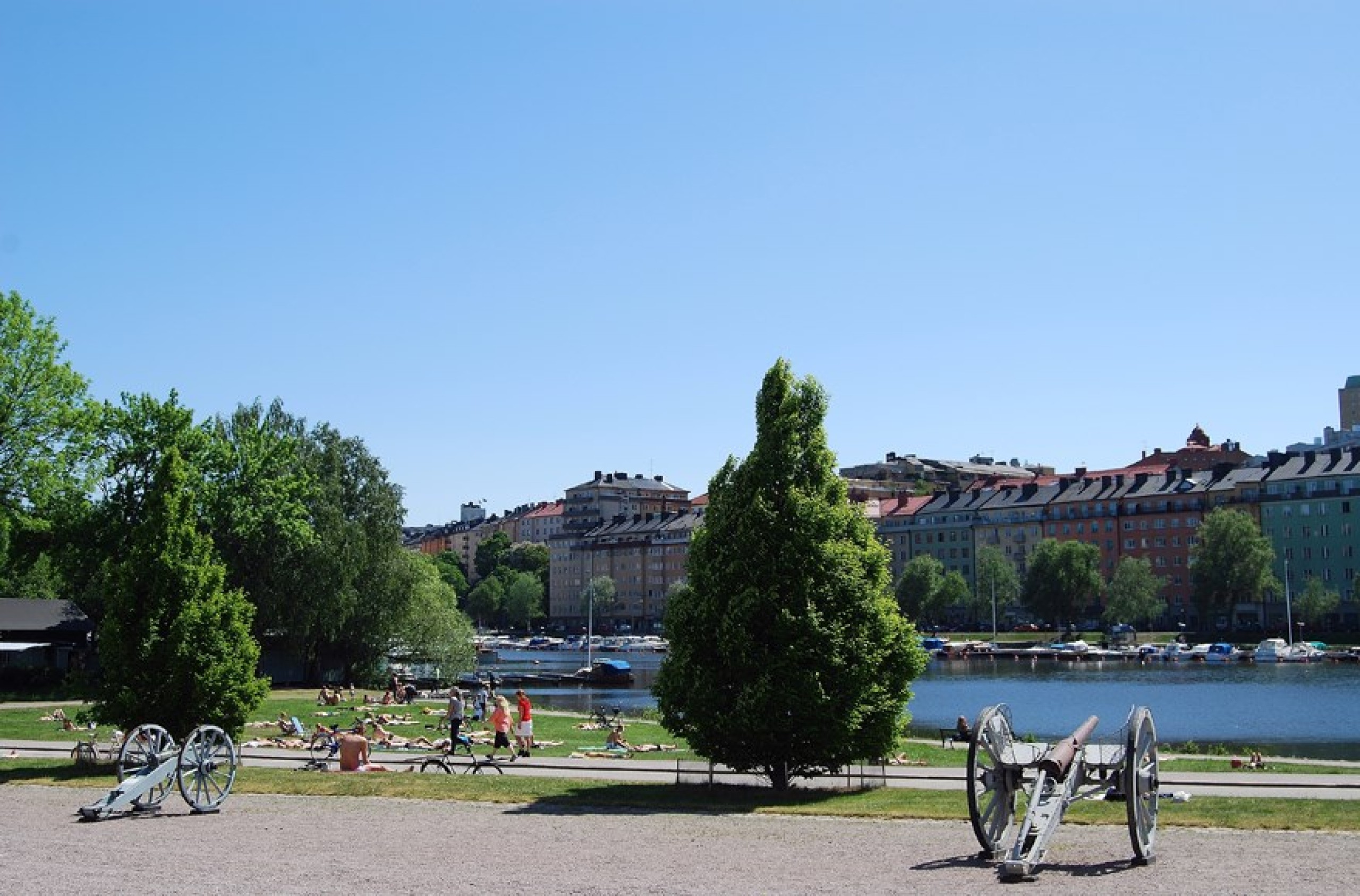 Populärt att sola vid närliggande Karlbergs Slott Bråvallagatan 8