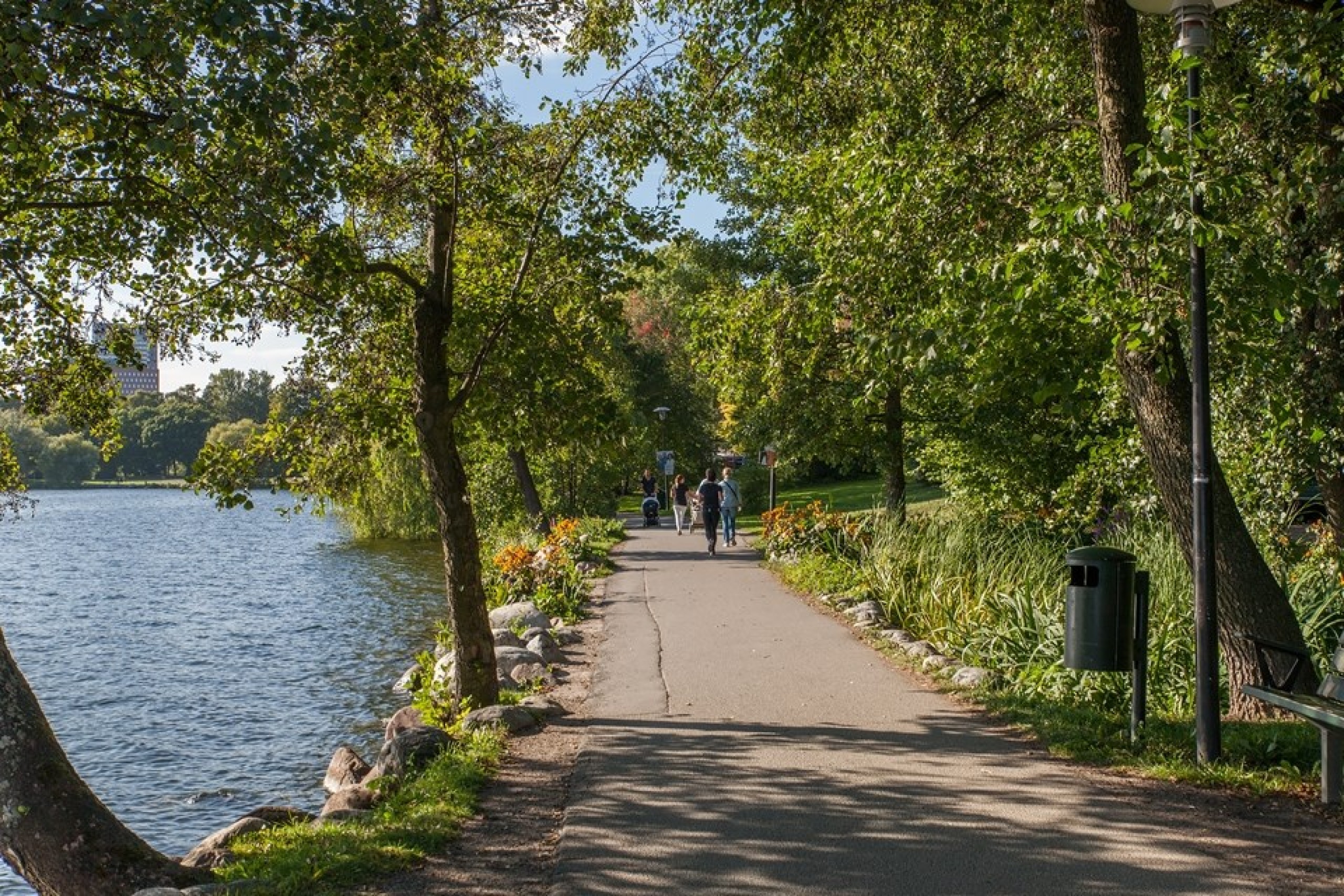 Stockholms vackraste strandpromenad utanför porten John Ericssonsgatan 7, 4 tr