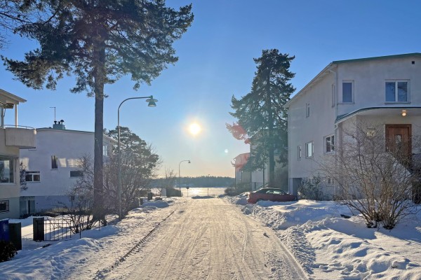 Genuin funktionalistisk villalyx med enastående läge och utsikt i Södra Ängby